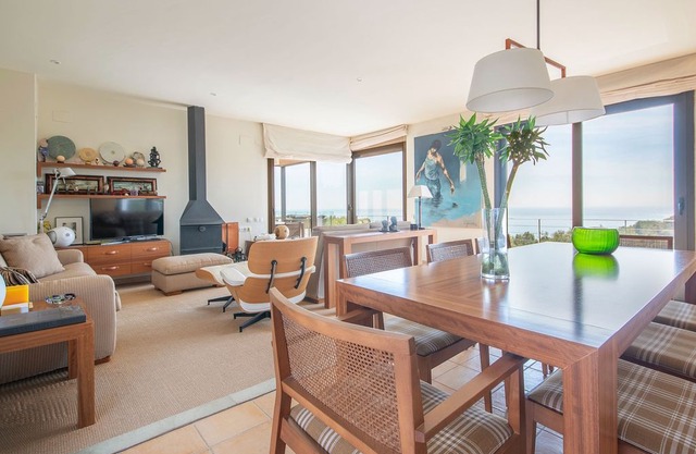 TH111 Sunset Villa 300m from the beach