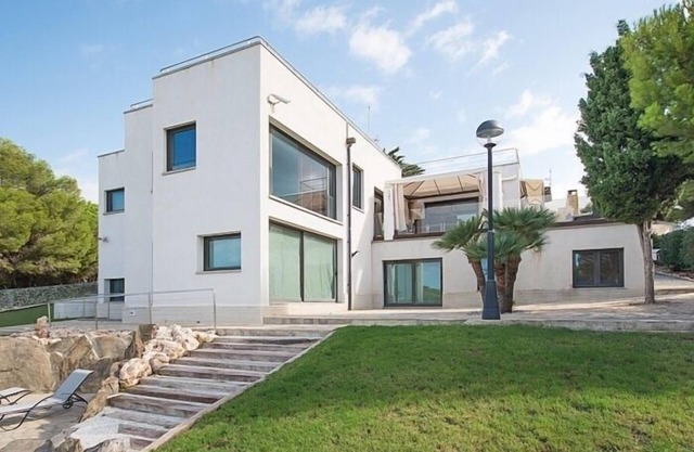 th52 Villa in Torredembarra · 6 bedrooms · 3 baths