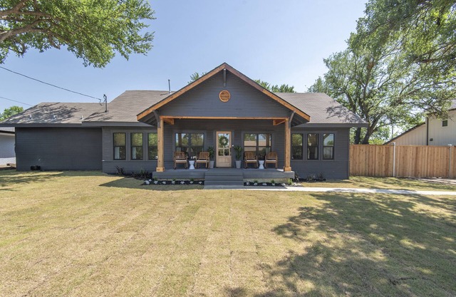 The 1913 - The BoHo Chic 4 Bed/2 Bath home in Downtown Celina