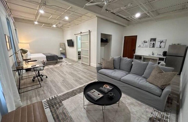 The 610 Flats: Zen Den #25nn
