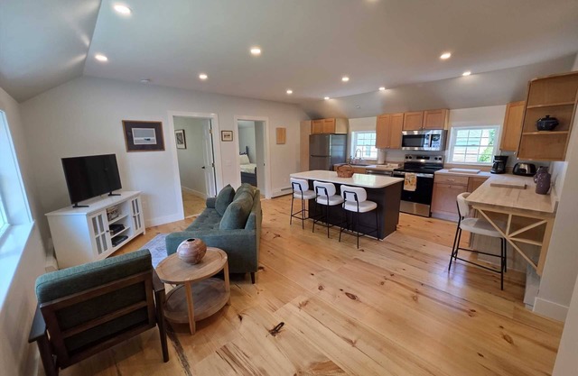 The Afterdeck - New Cozy 2-Bedroom Getaway in Asticou Village, Northeast Harbor