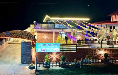 The Auriga 3BHK Fully Entair Villa with Bonfire in kasauli I Pvt Stay I Open Air Terrace I Kitchen Livingroom I Lawn Bonfire I Gaming Zone