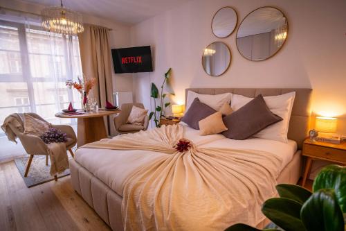 The Bakery Studio N405, Netflix & DT