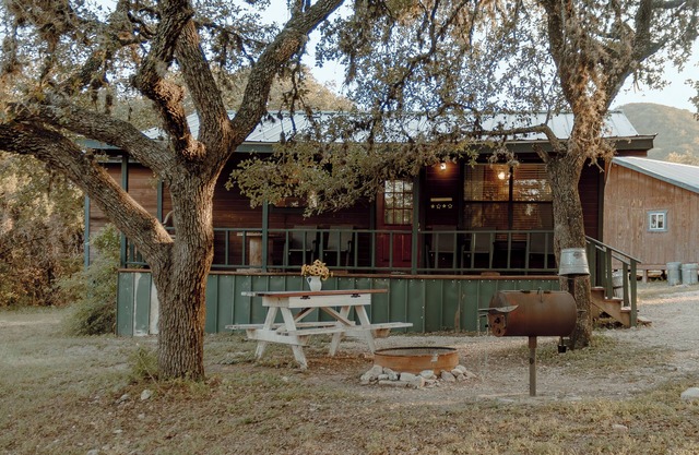 The Bandera Cabin 3BD/1Bath @ Whiskey Mountain - Great Location!