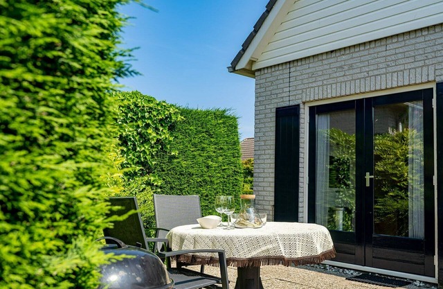 The beautifully furnished holiday home is a short distance away of the beaches in the front part of the green Noorzeepark.
