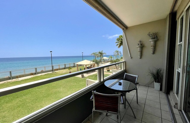 *The Best in the Area* Luxury Beach Front Apartment, Wi-Fi, A/C, Cable TV