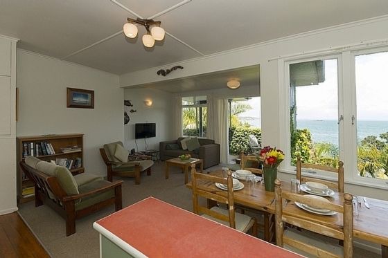 The Blue Bach - Coopers Beach Holiday Home