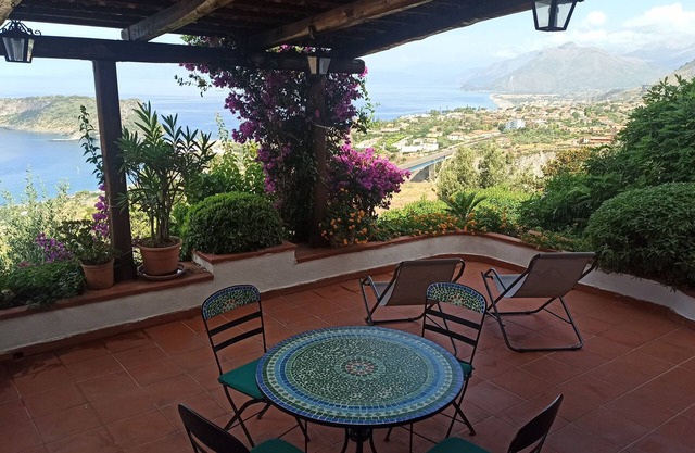 The Blue Loom House - astonishing panoramic views