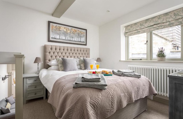 The Bolt Hole, Winchcombe, Charming Dog-Friendly Cottage
