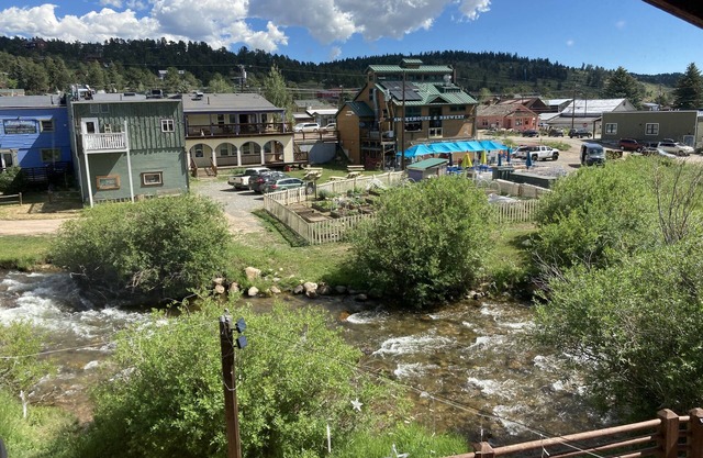 The Boulder Creek Lodge