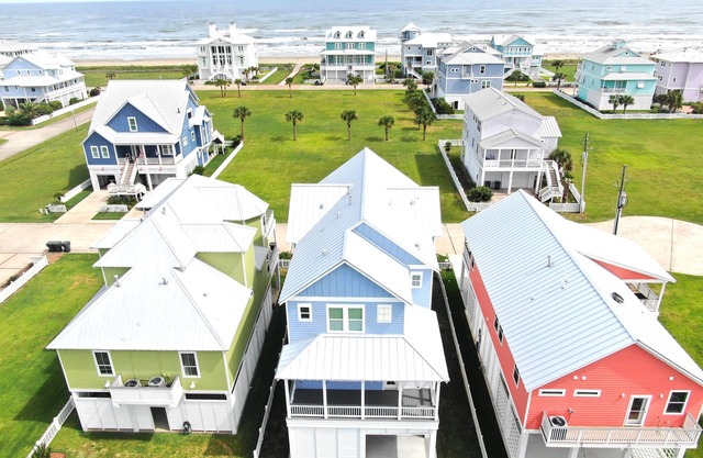 The Breeze Kneez - Your Beachside Luxury Escape