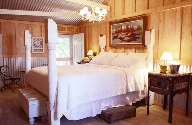 The Bunkhouse, A Romantic Riverside Get-A-Away for Two