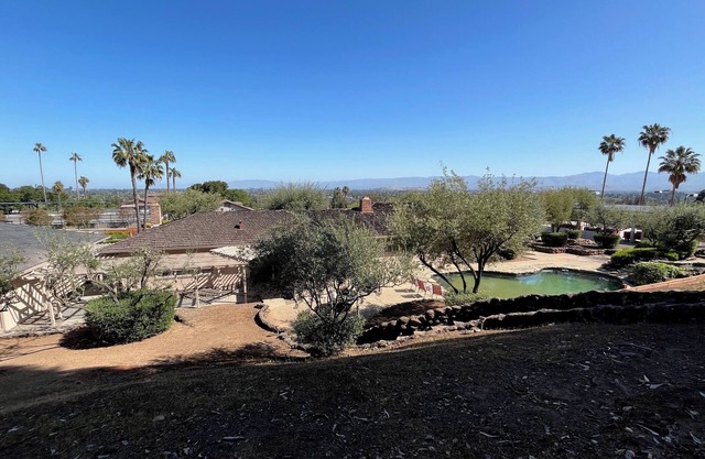 The Bunkhouse at Harwood Farms, Los Gatos CA. 3br, 3ba, heated pool & views