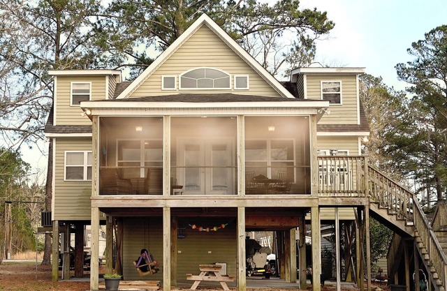 The "C" Hammock–Your Relaxing Bay River Getaway