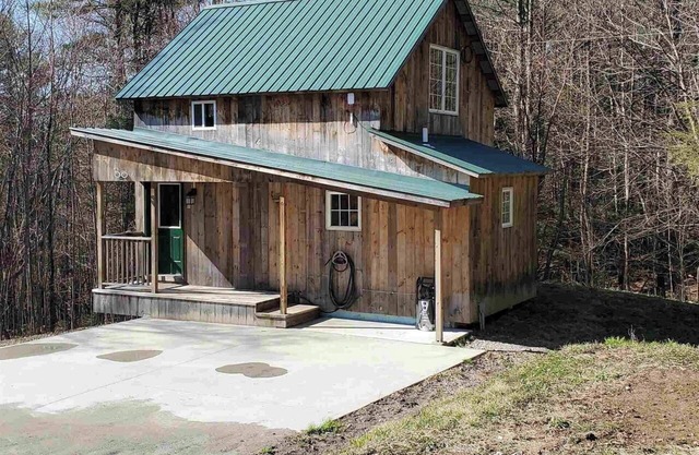 The Cabin at Woodside Homestead - Two Bedroom Getaway in Sullivan Close to Keene