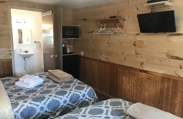 The Coastal Cabins- Cabin # 4, walking minutes from the sandy beach