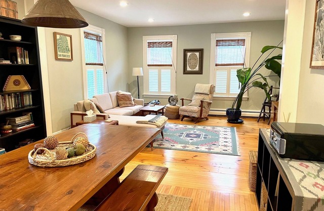 The Coastal Kittery Retreat - cozy, quiet, close to beaches and restaurants