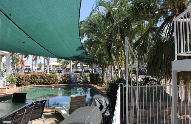 The Colonial Rose Motel