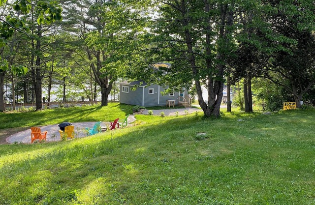 The Cooperage: Renovated historic cottage on river