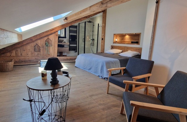 The cosy of the theatre, new accommodation and comfort in the heart of the city.