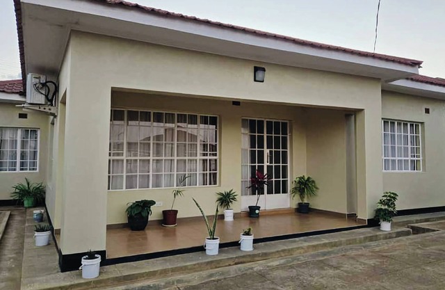 The Cottage: 3 bedrooms. Rest & Peace Assured