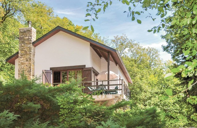 The cottage is located 3 km from the center of the beautiful town of Durbuy.