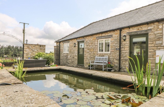 THE COTTAGE, pet friendly in Thirsk