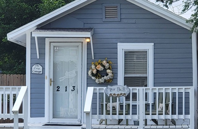 THE COZY COTTAGE, A Great place to hang your hat.