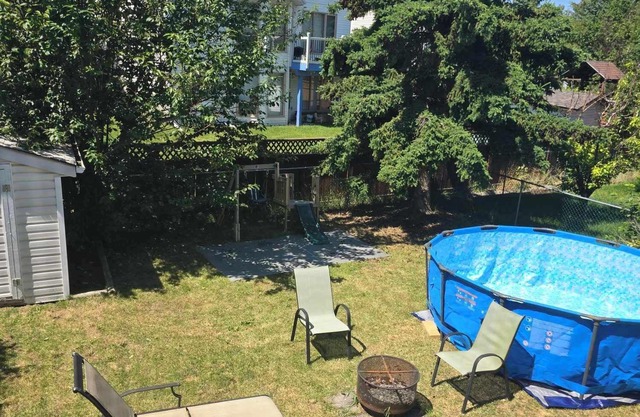 The Cozy Haven-Entire home in NW area of Calgary|Corporate Party|Family Friendly