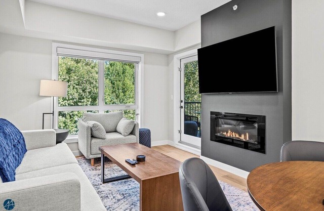 The Creekside - Top Floor Mountiain & Creek Views
