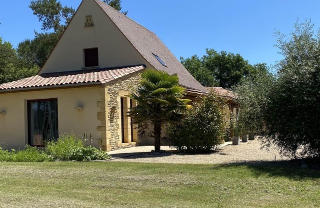 The Croix des Cugnes in the golden triangle