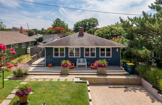 THE CUTEST BEACH HOUSE IN TO OCEAN!