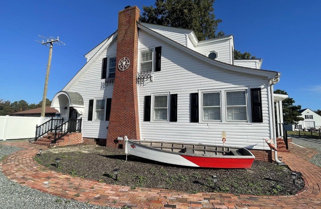 The Deadrise Inn, Sleeps12, Spacious, Newly Renovated
