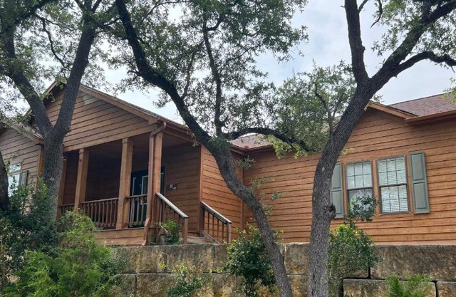 The Den - Family friendly, Close to Fiesta Texas, SeaWorld, Riverwalk and more