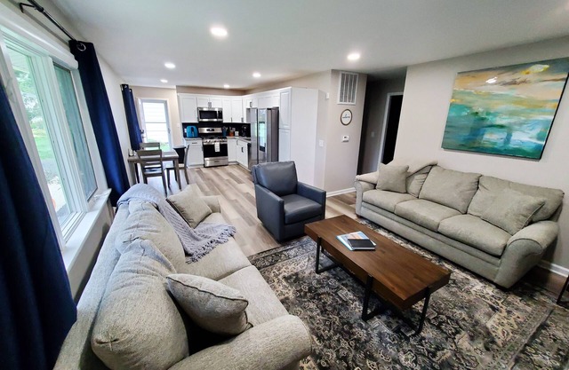 The Eagles Nest, Shared beach, 2 King beds, Fenced Patio