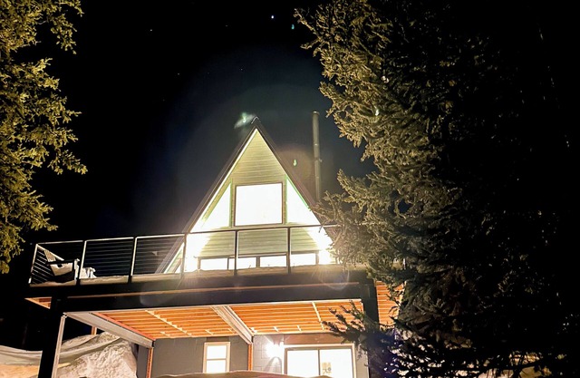 The Elf Haus: Upscale A-Frame. Hot Tub. Dog Friendly. Elope. Close to Breck