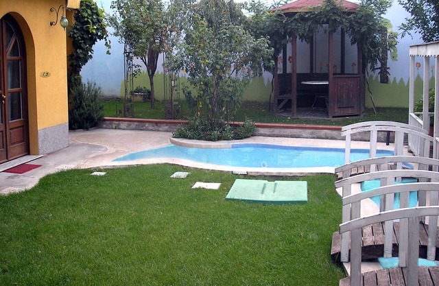 the fairytale courtyard apartment