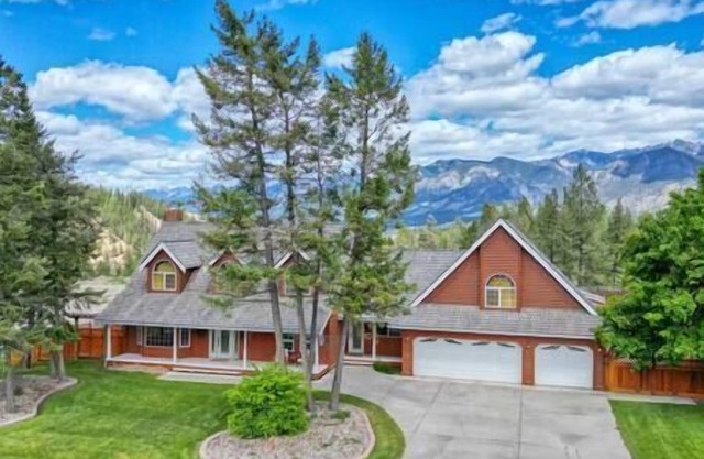 The Family Getaway: Relaxation with Pool & Hot Tub