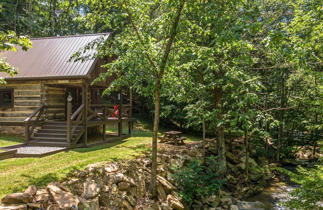 The Fishing Creek Cabin at Four Fillies Lodge