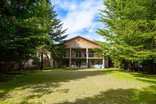The Flats at Cedar Springs with Full Kitchen and Steps to Lake