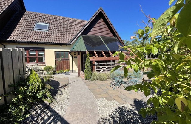 THE FORGE, family friendly, character holiday cottage in Shipham