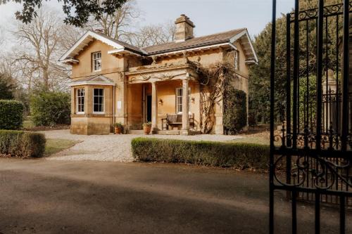 The Gate Lodge by Mint Stays
