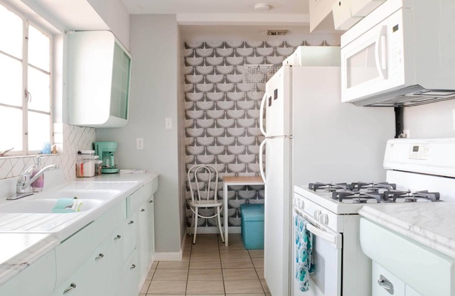 The Geode: Sparkling Interior w/5 Beds, Gorgeous Home/Local Host/Pets OK!