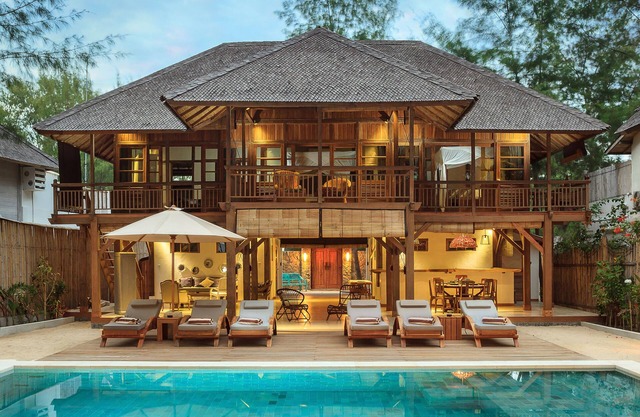 The Gili Beach Resort, 4 Bedrooms Villa Gili Trawangan - Beach Front