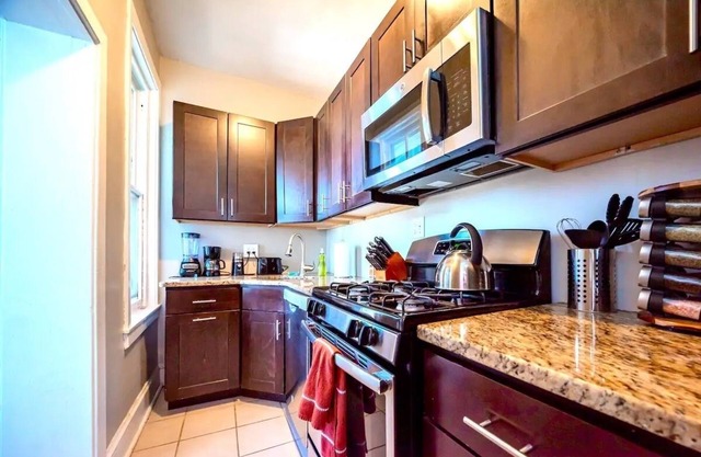 The Gilpin Getaway 2br Free Coffee 2 Bedroom Apts by RedAwning