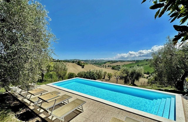 the Ginestra with swimming pool and air conditioning in Senigallia