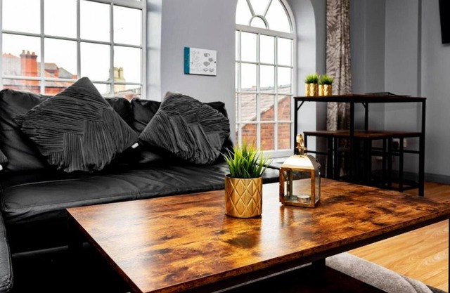 The Glyndwr - Berwyn House - Central Wrexham - Sleeps Up To 6