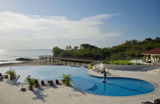 The Golf-view Condo by Acomodo