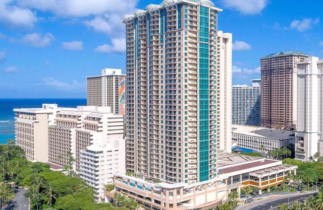 The Grand Islander, a Hilton Grand Vacations Club