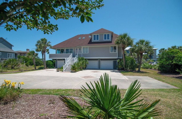 The Great Escape 6 bedroom Updated Oceanfront home in Debordieu